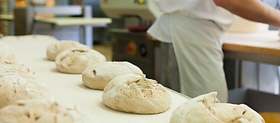 Brood bakken samen met robots