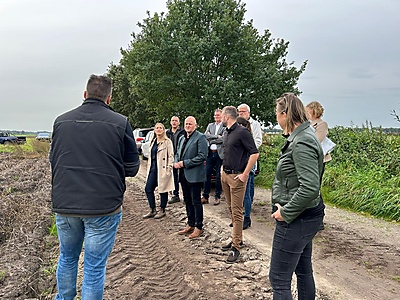 Gedeputeerde Marc Oudenhoven op bezoek bij AgroProeftuin de Peel