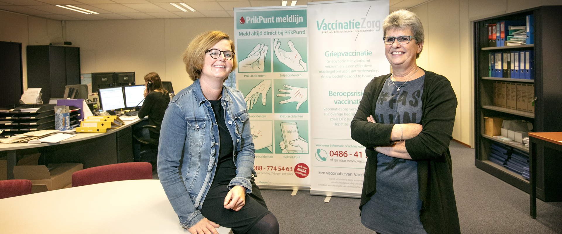 Ilona de Vreeze, directeur, en Annet van Leur, medewerker VaccinatieZorg 