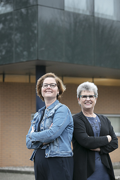 Ilona de Vreeze, directeur, en Annet van Leur, medewerker VaccinatieZorg 
